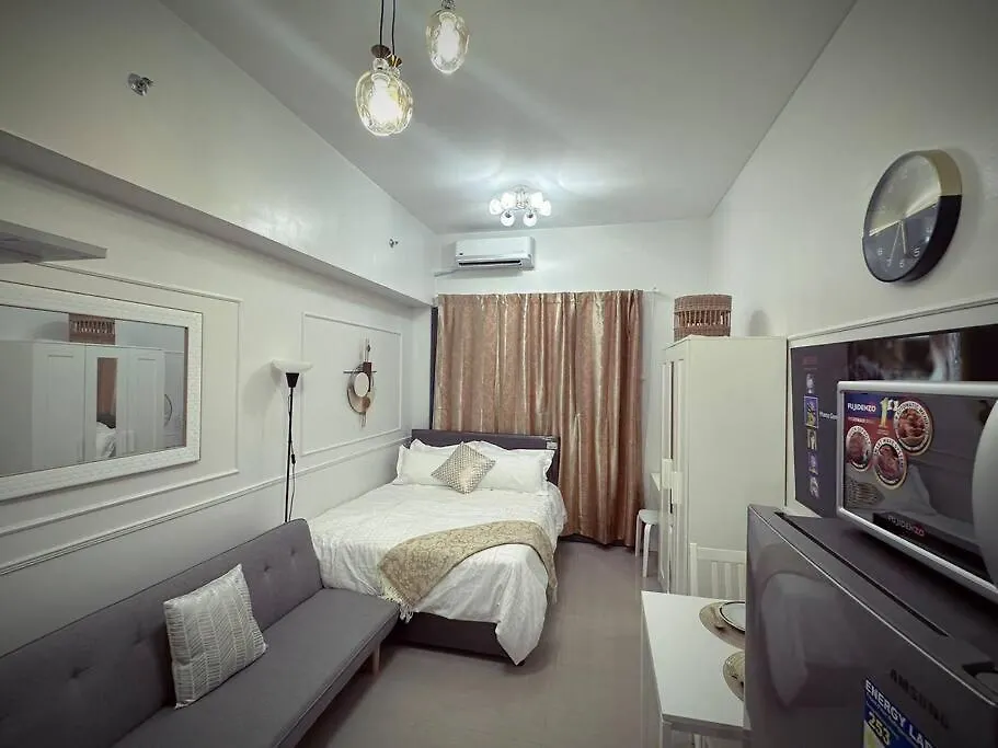 Mid-Century Extent Condo Unit @ Shore 2, Moa マニラ市