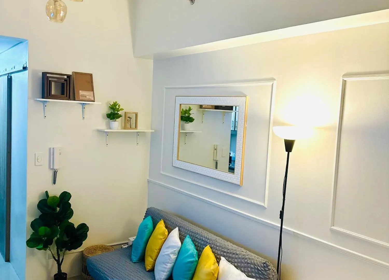 Apartment Mid-Century Extent Condo Unit @ Shore 2, Moa Manila