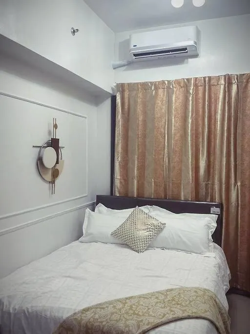 Mid-Century Extent Condo Unit @ Shore 2, Moa Manila Apartment