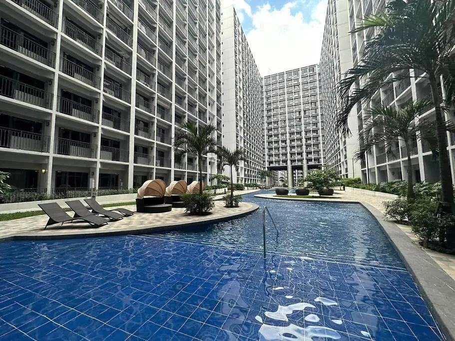 Mid-Century Extent Condo Unit @ Shore 2, Moa Manila Apartment